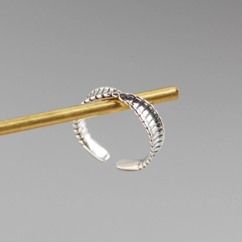 S925 Sterling Silver Twisted Moebius Open Ring Vintage Oxidized Finish Adjustable Geometric Finger Ring Fashion Jewelry