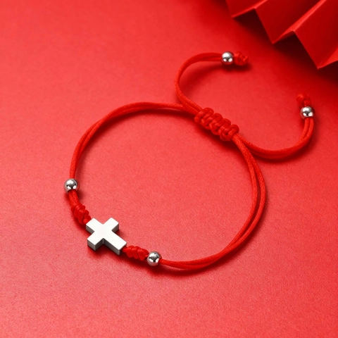 Bracelet Croix en Corde Tressée Rouge Réglable Bracelet Pendentif en Acier Inoxydable Bijoux Religieux Minimalistes Hommes Femmes