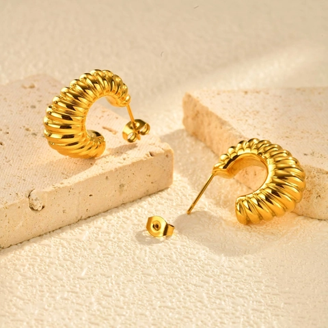 Vintage Stainless Steel Twisted Croissant Hoop Earrings For Women Personalized Geometric C-Shaped Gold Plated Jewelry Earrings