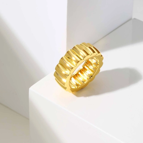 Vintage Scalloped Wide Band Copper Ring For Women Gold Plated Wavy Vertical Texture Finger Ring Minimalist Fashion Jewelry