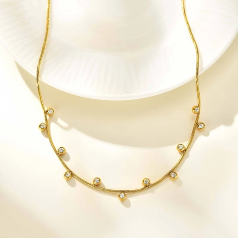 Minimalist Stainless Steel Snake Chain Necklace Gold Plated Round Rhinestone Bezel Setting Women Fashion Commuting Jewelry