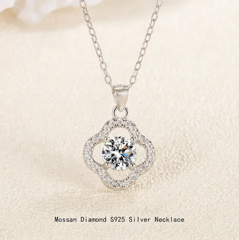 Collana con Ciondolo Quadrifoglio in Argento Sterling 925 Moissanite Zirconia Placcata Oro 18K Gioielli di Lusso alla Moda per Donna