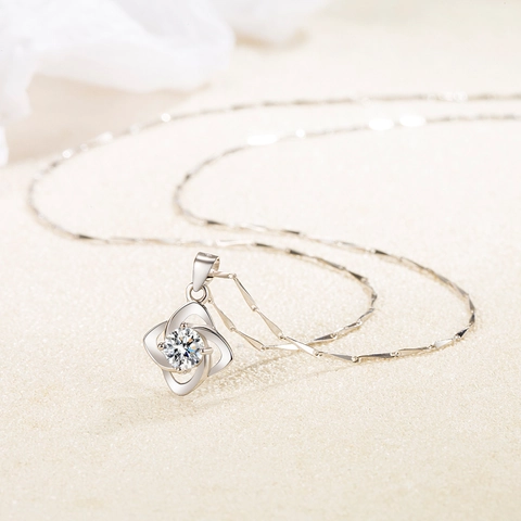 Collar de Trébol de Plata de Ley 925 para Mujer Colgante de Circonia Redonda Incrustado Joyería Floral Clásica Regalo Suerte