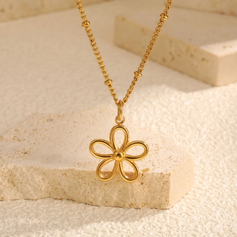 Collana con Ciondolo a Fiore Cavo in Acciaio Inossidabile Placcato Oro Minimalista per Donna Elegante Gioielli a Catena
