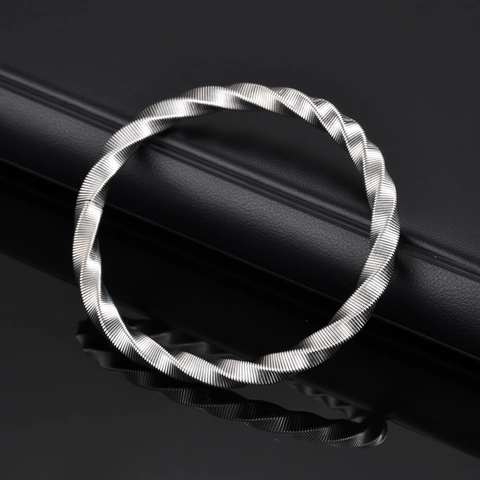 Bracciale Rigido Minimalista in Acciaio Inossidabile Mobius Corda Intrecciata per Uomo Moda Tono Argento Texture Spirale