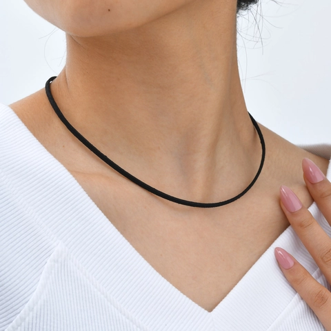 Collana Choker Minimalista in Acciaio Inossidabile e Nastro di Velluto Nero Per Donna Elegante Girocollo Regolabile