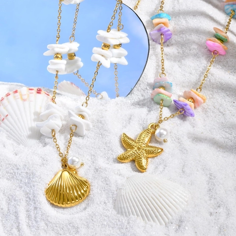 Collana con Pendente a Forma di Stella Marina e Conchiglia in Acciaio al Titanio con Perle Artificiali Gioielli