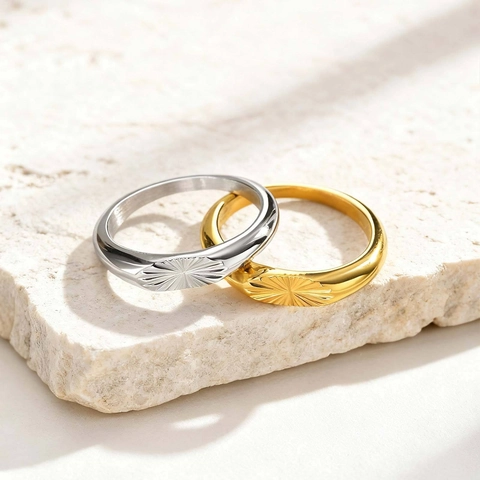 Modern Minimalist Stainless Steel Signet Ring For Men Starburst Sunray Engraved Polished Oval Finger Ring Fashion Jewelry