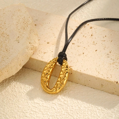 Women Fashion Gold Oval Pendant Necklace Stainless Steel Geometric Quilted Texture Black Adjustable Cord Minimalist Niche Jewelry