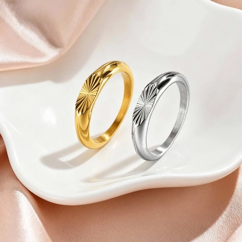 Modern Minimalist Stainless Steel Signet Ring For Men Starburst Sunray Engraved Polished Oval Finger Ring Fashion Jewelry