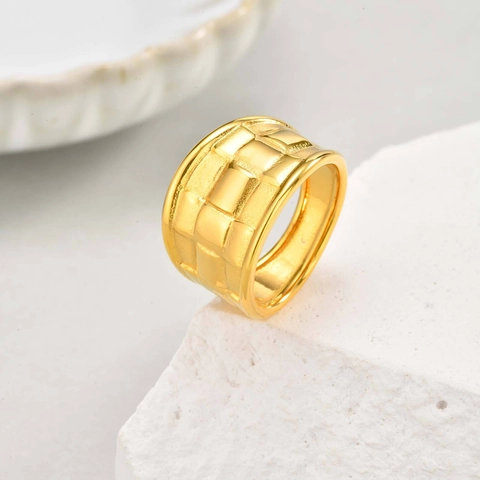 Fashion Stainless Steel 18K Gold Plated Grid Weave Band Ring For Women Geometric Checkerboard Textured Statement Finger Ring