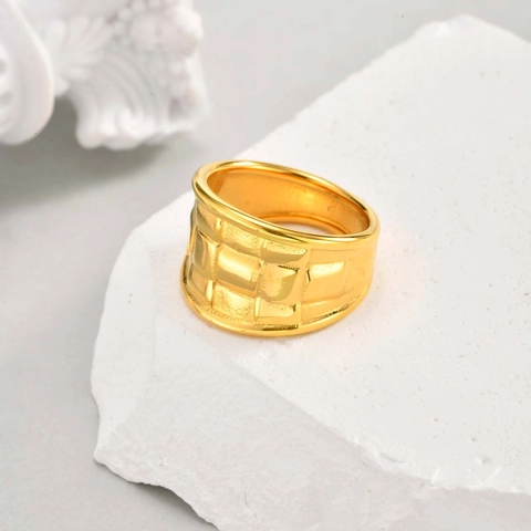 Fashion Stainless Steel 18K Gold Plated Grid Weave Band Ring For Women Geometric Checkerboard Textured Statement Finger Ring