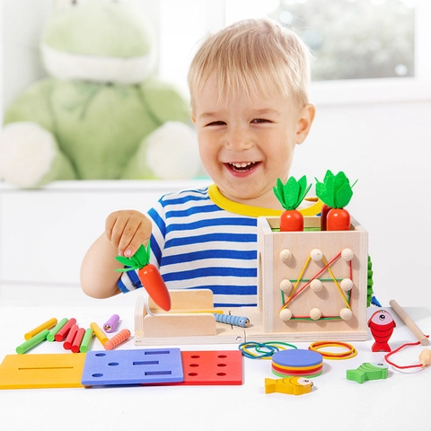 8-In-1 Montessori Scatola di Giocattoli Educativi in Legno per Bambini Scatola di Monete Gioco di Pesca Carota Scatola Sensoriale Busy Box