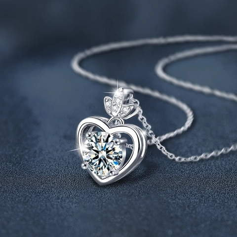 Collana Cuore in Argento Sterling 925 per Donna Moissanite Elegante Montatura a Quattro Griffe Ciondolo a Foglia Gioielli