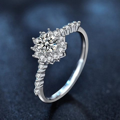 925 Sterling Silver Moissanite Ring For Women Sparkling Star Design Inlaid Round Moissanite Finger Ring Jewelry Gift