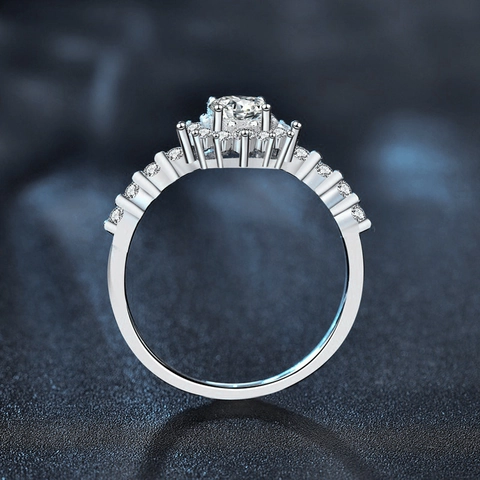 925 Sterling Silver Moissanite Ring For Women Sparkling Star Design Inlaid Round Moissanite Finger Ring Jewelry Gift