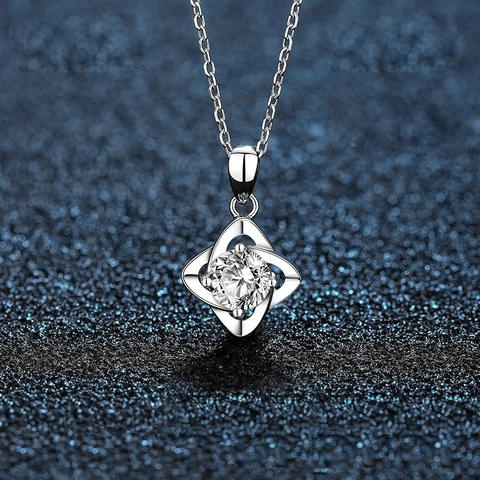 Collana con Ciondolo a Trifoglio in Argento Sterling 925 per Donna Elegante Design a Cuore a Quattro Foglie Gioielli in Moissanite Regalo