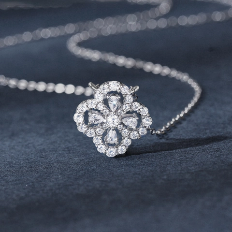 Luxury 925 Sterling Silver Moissanite Four Leaf Clover Pendant Necklace For Women Elegant Floral Jewelry With GRA Certificate