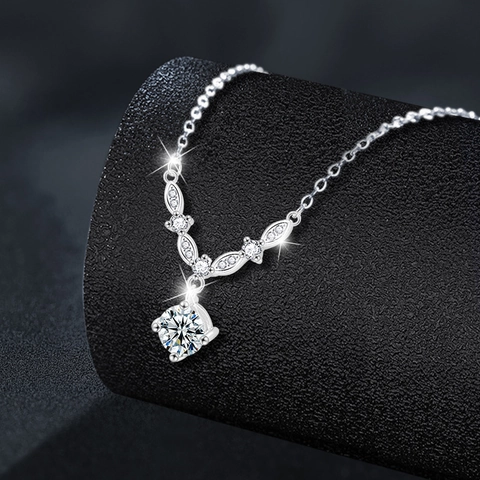 Collar de Plata de Ley S925 Con Moissanita Para Mujer Lujoso Collar Con Colgante de Galaxia Brillante en Forma de V Corte Redondo Joyería Certificada GRA