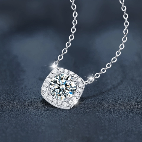 Collier Pendentif Moissanite en Argent Sterling 925 Minimaliste Halo de Moissanite Rond Chaîne Classique Bijoux pour Femme