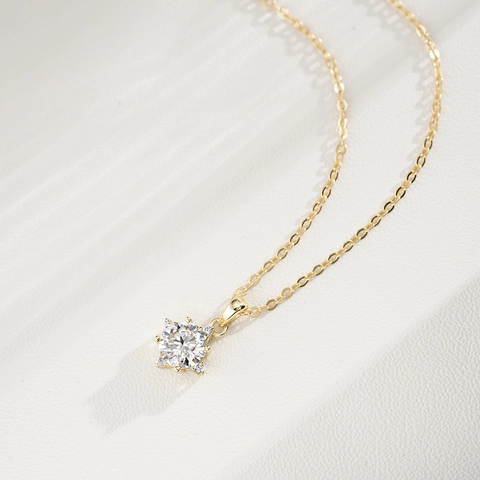 Classic Moissanite Pendant Necklace Women 925 Sterling Silver 14K Gold Plated Four Prong Star Zirconia Solitaire Jewelry