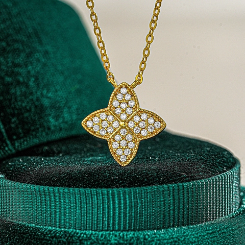 Collana in Argento Sterling 925 con Moissanite per Donna Elegante Ciondolo a Quadrifoglio Stella Catena a Clavicola Gioielli