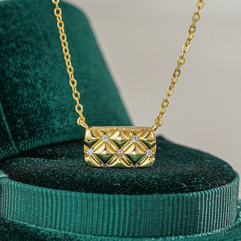 Collana con Pendente in Argento Sterling 925 e Moissanite per Donna Placcata Oro Design Trapuntato Geometrico Rettangolare Gioielli alla Moda Regalo