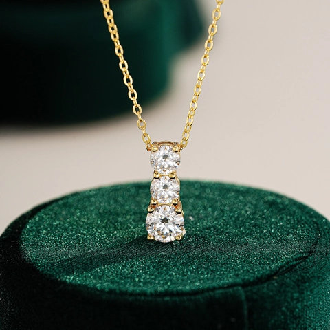 Collana con Pendente in Moissanite in Argento Sterling 925 per Donna 2 Carati Colore D Tripla Pietra Gioielli Eleganti con Certificato GRA
