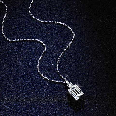 Collana con Ciondolo in Argento Sterling 925 e Moissanite Taglio Smeraldo per Donna Elegante Catena a Clavicoola con Gemma Quadrata