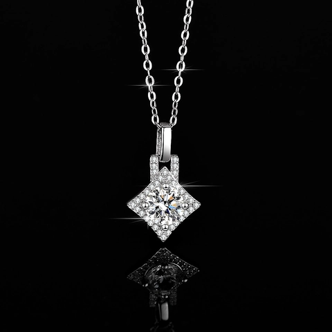 Luxueux Collier Pendentif en Argent Sterling 925 de 1 Carat Moissanite Pour Femmes Entourage Carré Zirconia Incrusté Chaîne