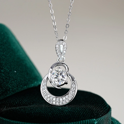 Collier Moissanite en Argent Sterling 925 Pendentif Taille Brillant Rond 1 Carat pour Femme Bijoux de Mariage Élégants