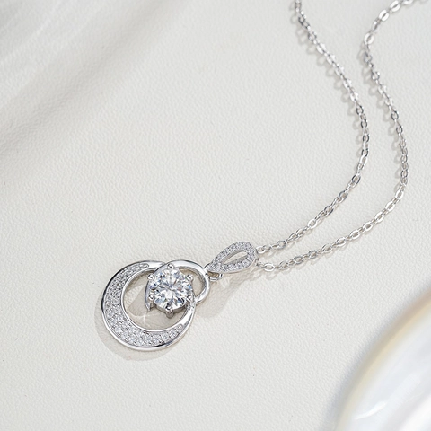 Collier Moissanite en Argent Sterling 925 Pendentif Taille Brillant Rond 1 Carat pour Femme Bijoux de Mariage Élégants