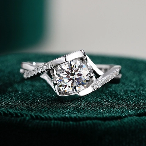 925 Sterlingsilber Moissanit Ring Für Damen Gedrehtes Band Angel's Kiss Verlobungsring Hochzeit Ring Rund Strass Eingelegter Ring Schmuck