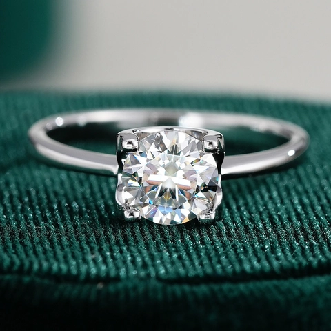 Classic 925 Sterling Silver Moissanite Ring For Women Sparkling Round Moissanite Rhinestone Wedding Engagement Finger Ring Jewelry Gift
