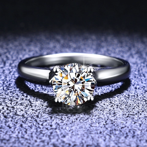 Klassischer S925 Sterlingsilber Moissanit Ring Vier Krappen Rundschliff Simulierter Diamant Hochzeit Verlobung Schmuck Ring Für Damen