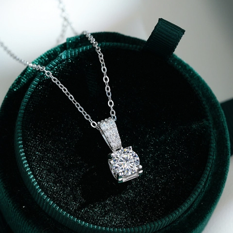 925 Sterling Silver Moissanite Zirconia Pendant Necklace Classic Four-Prong Round Brilliant Cut Gemstone Box Chain Jewelry For Women