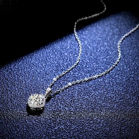 925 Sterling Silver 1 Carat Moissanite Necklace For Women Fashion Classic Four-Prong Square Halo Pendant Clavicle Chain Jewelry