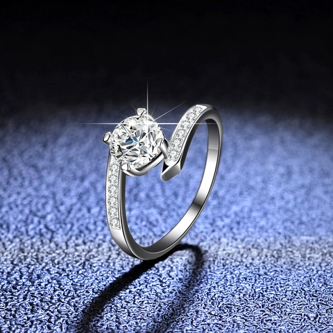 Classic 925 Sterling Silver Ring For Women Moissanite Zirconia Four Claw Wedding Ring Elegant Simple Commuter Fashion Jewelry