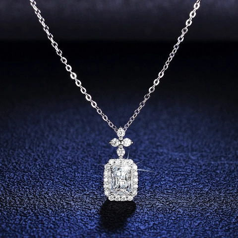 S925 Sterling Silver Emerald Cut Moissanite Pendant Necklace For Women Luxury Four-Leaf Clover Halo Design Rhinestone Clavicle Chain Jewelry Gift