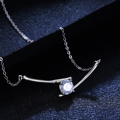 925 Sterling Silver Moissanite Zirconia Pendant Necklace Women Elegant Simple Curved Lightning Bar Clavicle Chain Jewelry