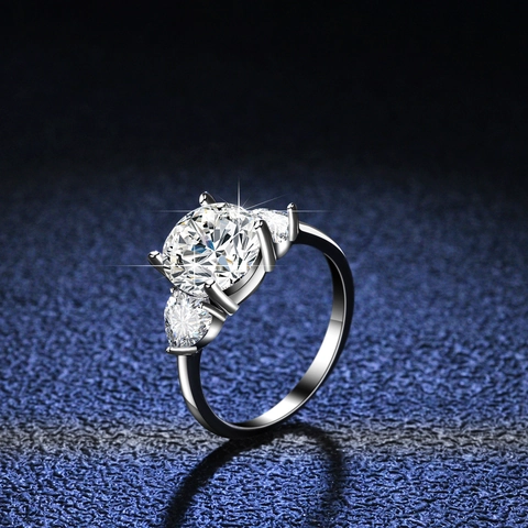 925 Sterling Silver Round Cut Moissanite Ring With Heart Side Stones For Women Romantic Wedding Engagement Jewelry