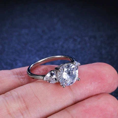 925 Sterling Silver Round Cut Moissanite Ring With Heart Side Stones For Women Romantic Wedding Engagement Jewelry