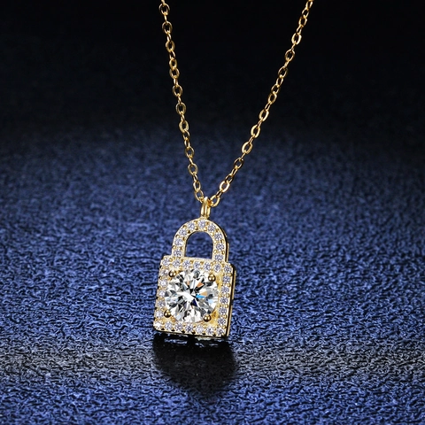 Collana con Pendente a Lucchetto in Argento Sterling 925 Placcato Oro 18K Moissanite Zirconia Chiave Cuore Gioielli Regalo Donna
