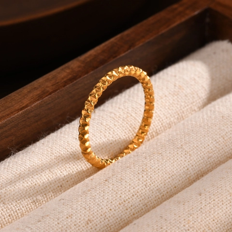 Anello Minimalista in Acciaio Inossidabile con Texture Martellata per Donna Oro Irregolare Geometrico Fascia Sottile Gioielli Moda