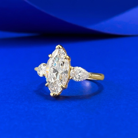 Lussuoso Anello in Argento Sterling 925 con Strass Taglio Marquise per Donna Elegante Anello di Fidanzamento a Tre Pietre