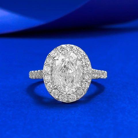 Luxurious 925 Sterling Silver Oval Cut Halo Ring For Women Sparkling Rhinestone Inlaid Simulated Diamond Finger Ring Jewelry