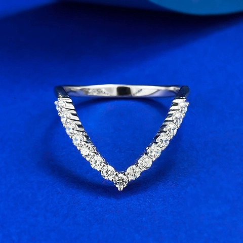 925 Sterling Silver Chevron Ring For Women Minimalist V Shaped Pave Rhinestone Stackable Finger Ring Fashion Jewelry Gift