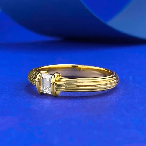 Anello in Argento Sterling 925 Minimalista Con Zircone Rettangolo Taglio Smeraldo Vintage Texture a Costine Placcato Oro