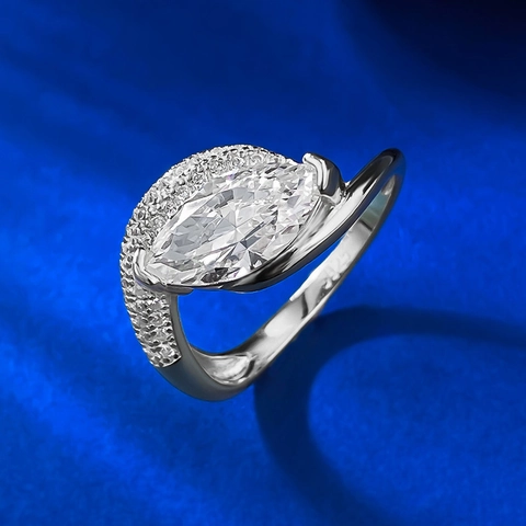 Elegant 925 Sterling Silver Marquise Cut Rhinestone Ring For Women Fashion Light Luxury Engagement Wedding Jewelry Finger Ring