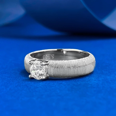 925 Sterling Zilver Geborsteld Lint Ring Voor Vrouwen Rond Wit Strass Ingelegd Vintage Eenvoudige Vingerring Sieraden Cadeau